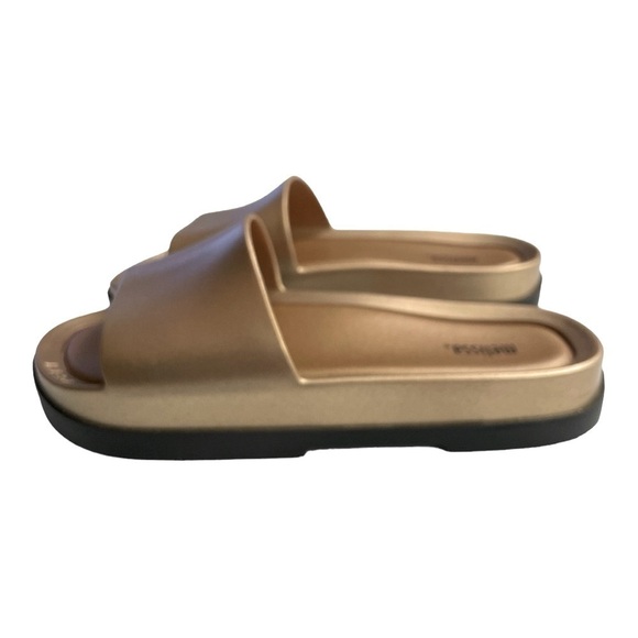 Melissa SHOES WOMEN'S BEACH
SLIDE PLATFORM BLACK GOLD SIZE 6 - Picture 1 of 9
